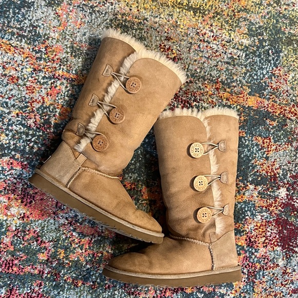 Women’s UGG Bailey Button 3 in Chestnut 7 - Picture 2 of 15